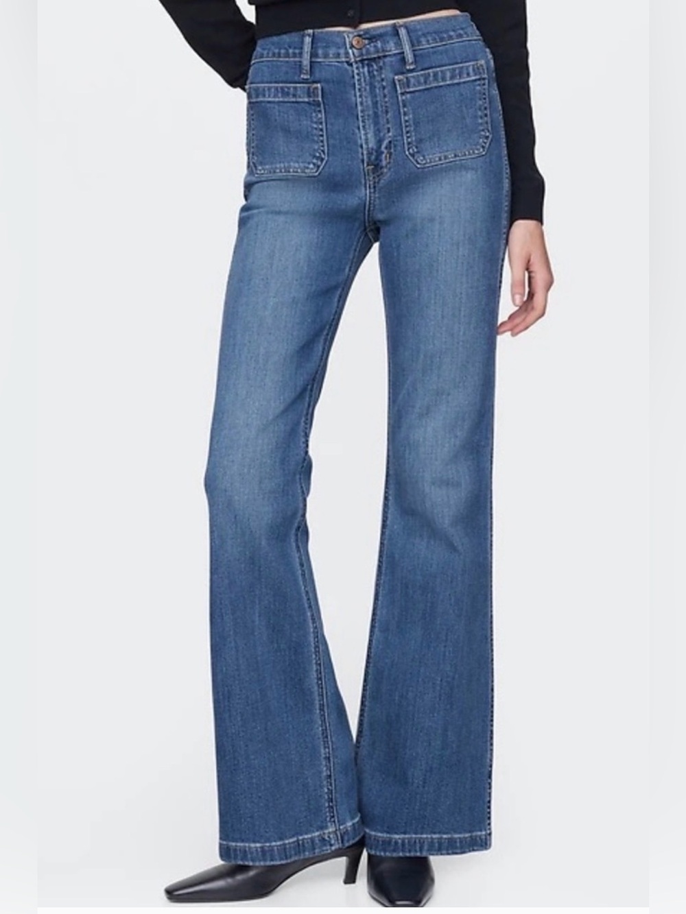 Gap High Rise Patch Pocket Flare Jeans — Size 32 | Medium Indigo